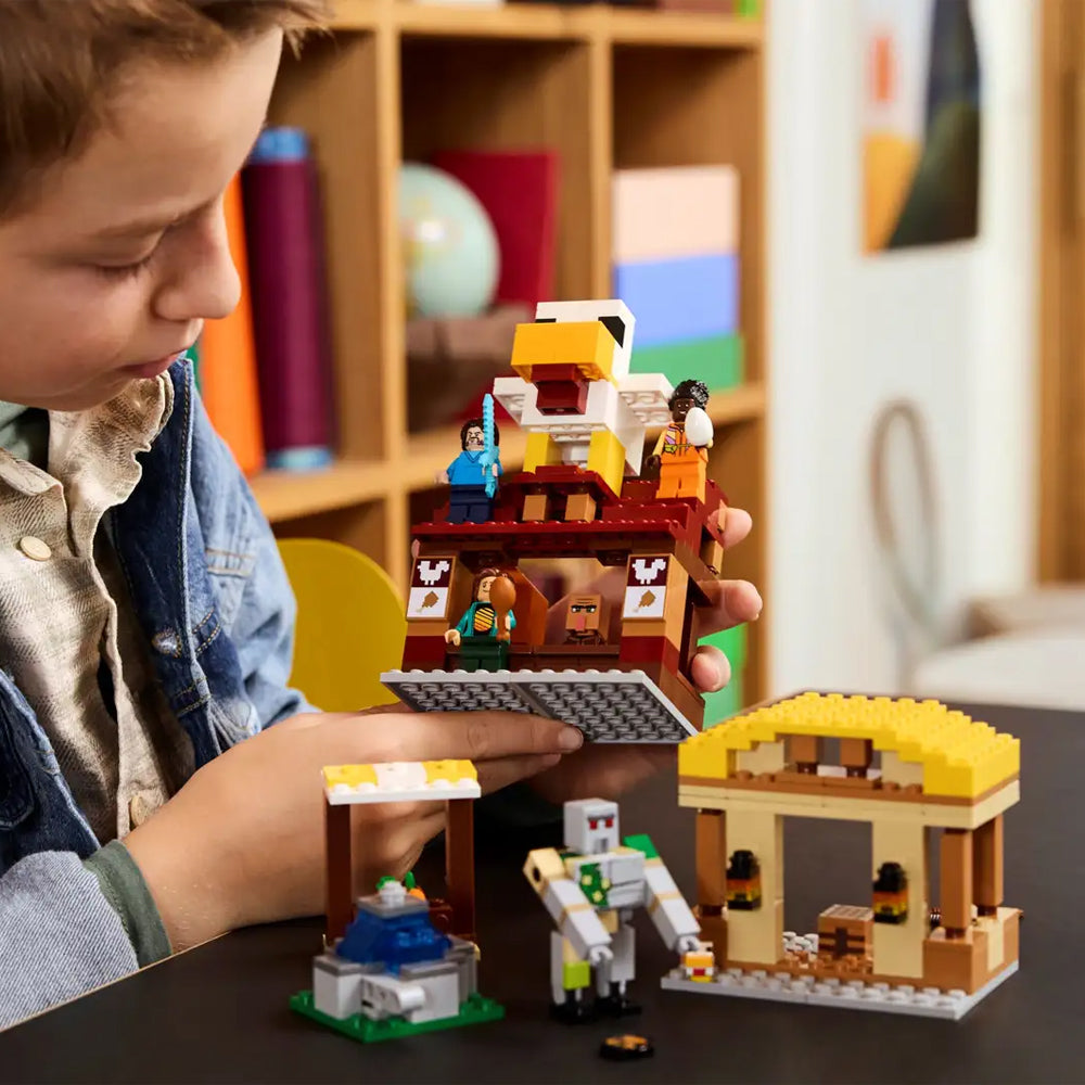 LEGO Minecraft 21273 The Ghast Balloon Village Attack Age 10+ 555pcs