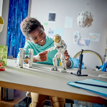 LEGO Creator 31152 Space Astronaut 3-in-1 Set Age 9+ 647pcs