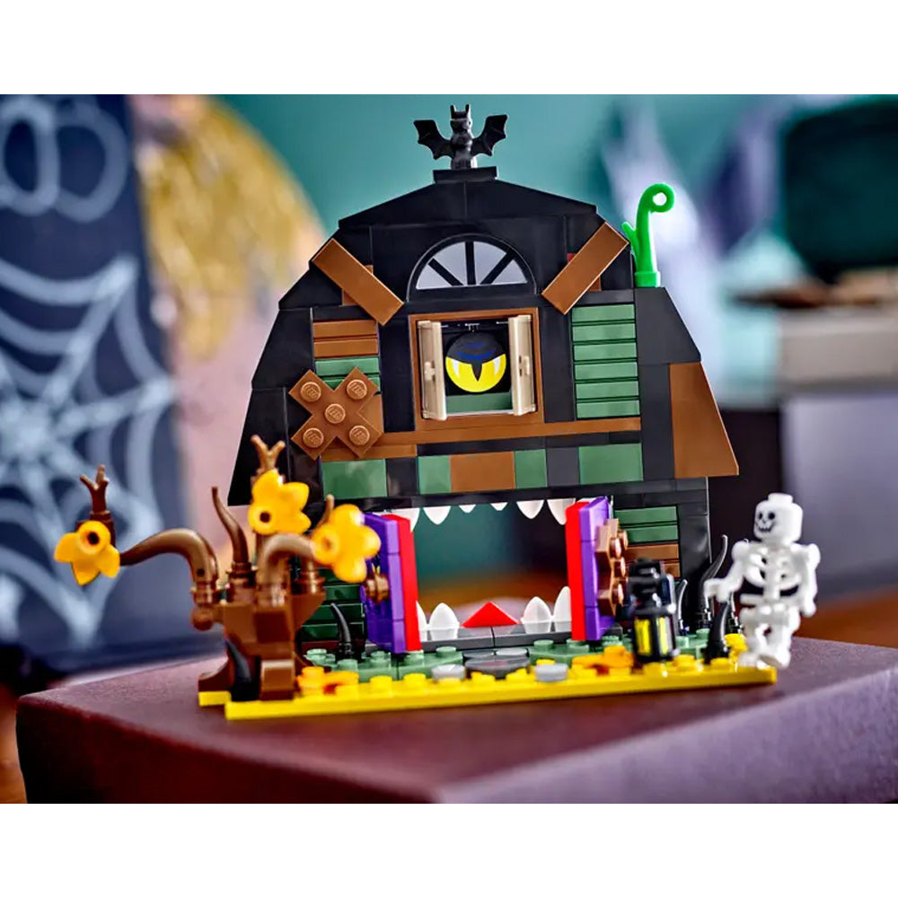 LEGO 40721 Halloween Barn Age 8+ 205pcs