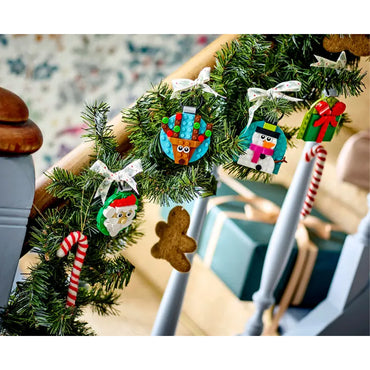 LEGO 40744 Christmas Ornament Selection Age 6+ 153pcs