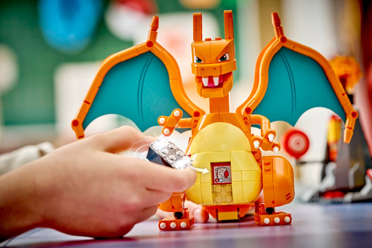 LEGO Pokémon 72167 SMART Play: Charizard vs. Jolteon Ultimate Battle Age 8+ 751pcs