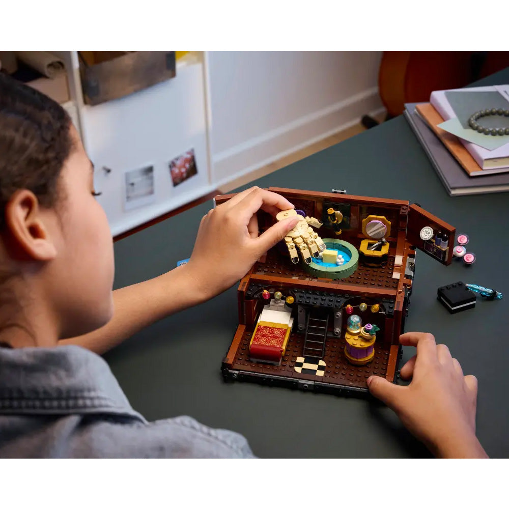 LEGO Wednesday 76785 Thing's Apartment Age 10+ 828pcs