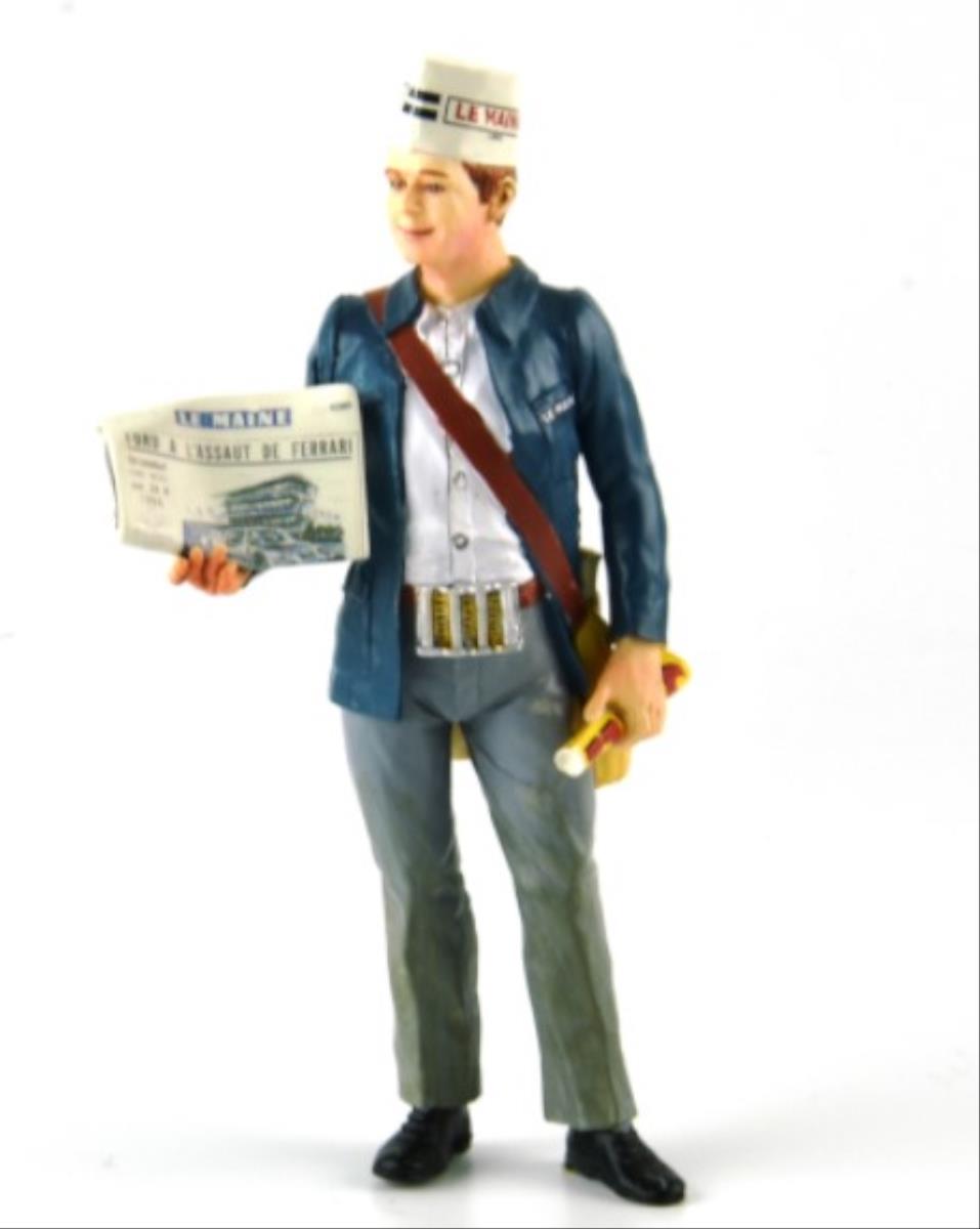 Le Mans Miniatures Joseph the Maine Libre Newspaper Vendor Figurine LMMFLM132066M 1:32