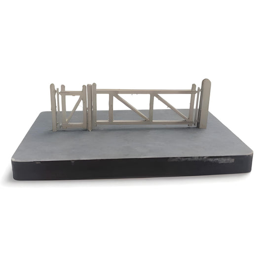 Scale Model Scenery LX484 NYMR Crossing Gates OO/HO Gauge