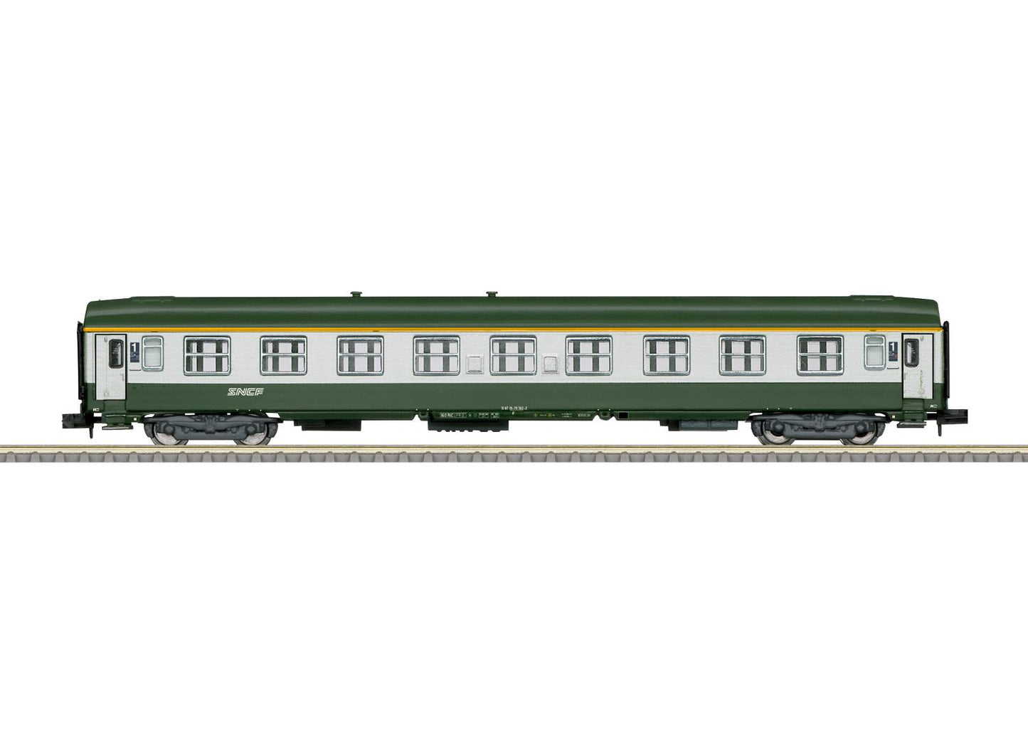 Minitrix SNCF A9 1st Class Express Coach V M18464 N Gauge