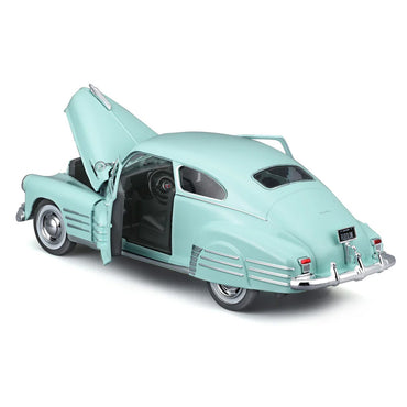 Maisto Chevrolet Fleetline Aero Sedan 1948 1:24 Diecast Car M32921