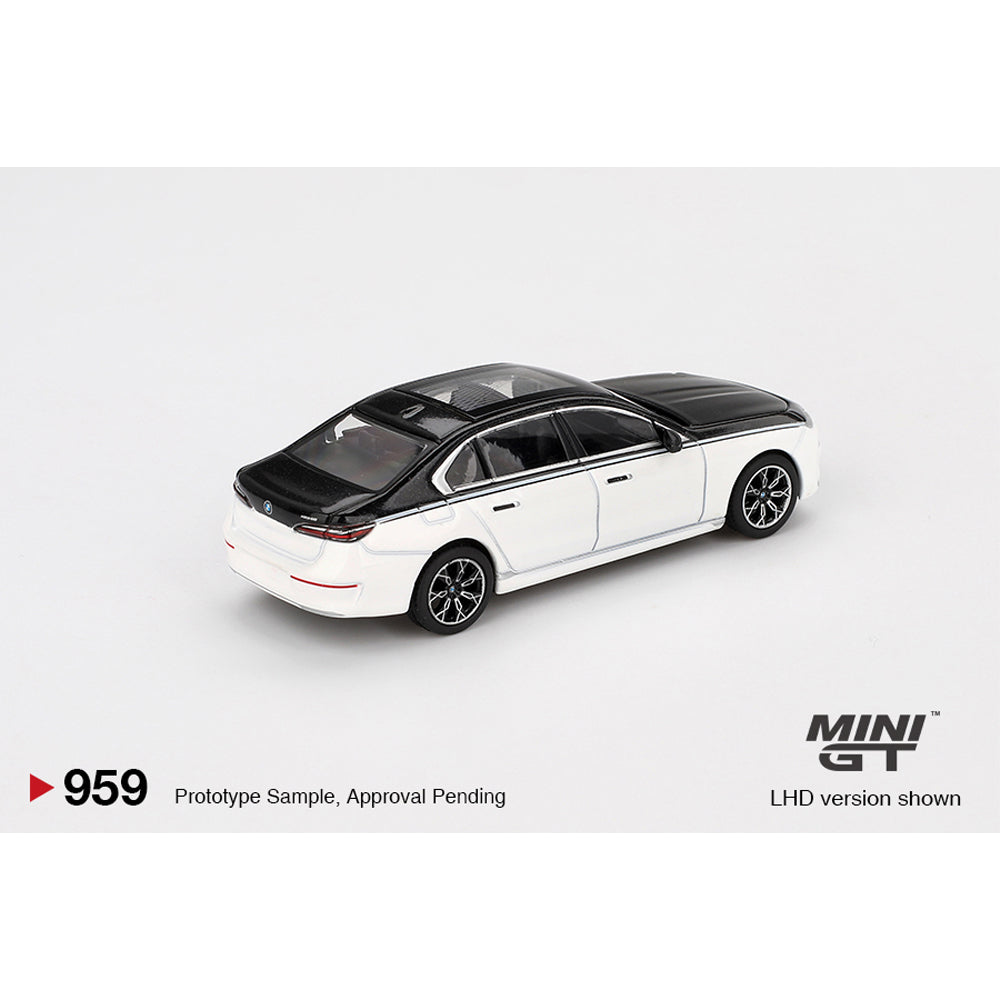 MiniGT BMW i7 xDrive60 Alpine White / Black Sapphire 1:64 Diecast Car 959
