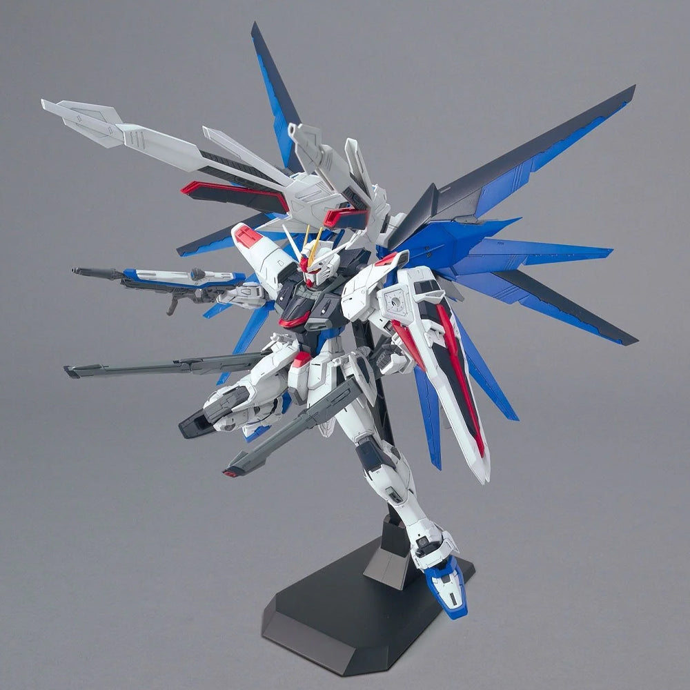 Bandai MG GS Freedom Gundam Ver2.0 Z.A.F.T Mobile Suit Gunpla Kit 61611