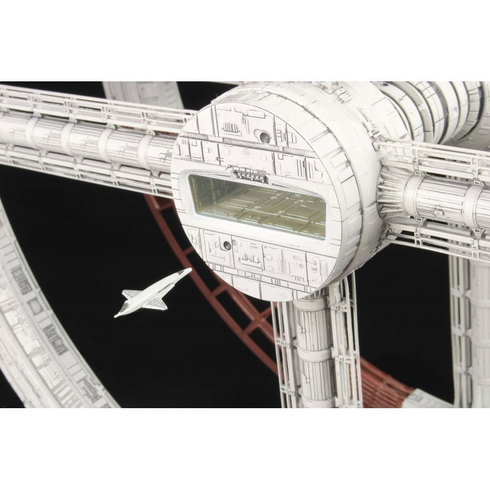 Moebius Models 2001: A Space Odyssey Space Station V 1:2600 Model Kit