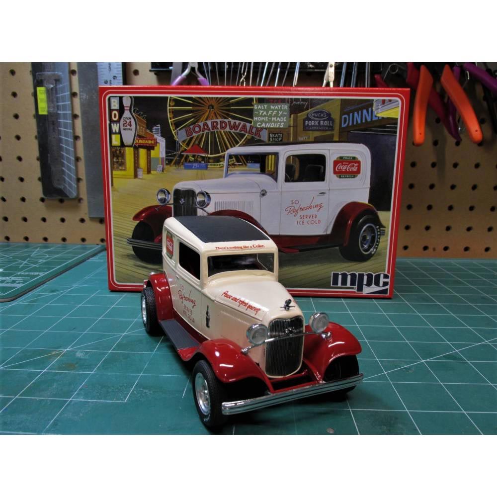 MPC 902 1932 Coca Cola Ford Sedan Delivery Van 1:25 Plastic Model Kit