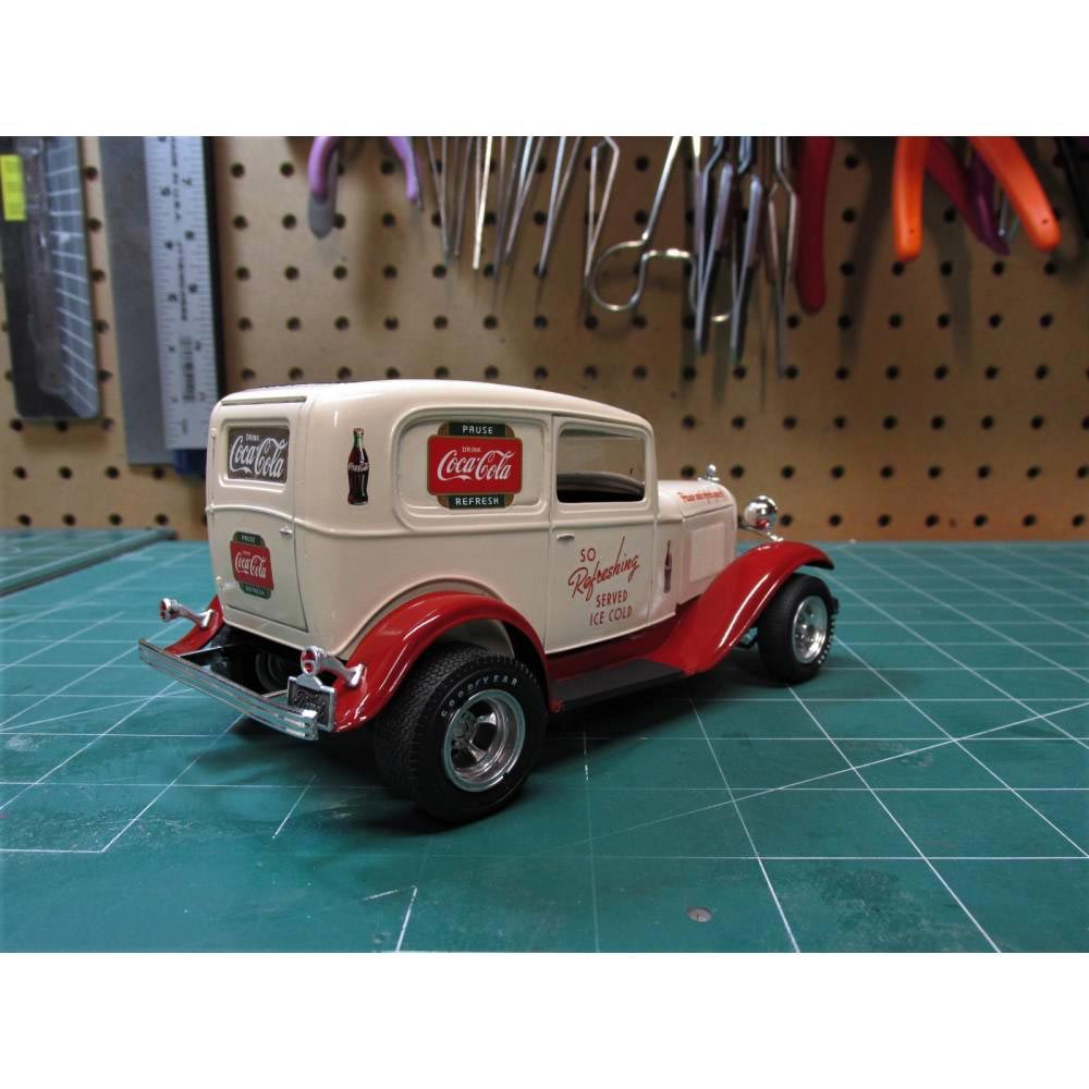 MPC 902 1932 Coca Cola Ford Sedan Delivery Van 1:25 Plastic Model Kit