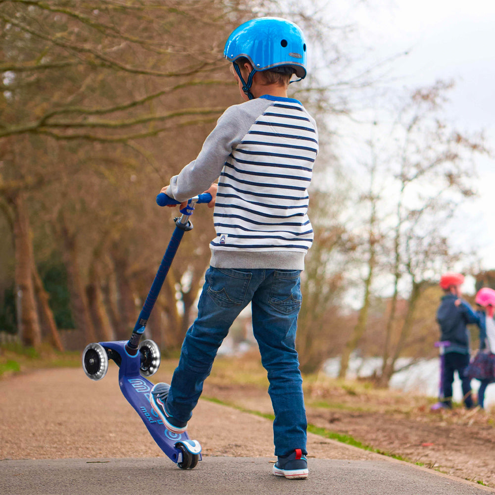 Navy Maxi Deluxe Micro Scooter with LED Light-Up Wheels Age 5-12 MMD083