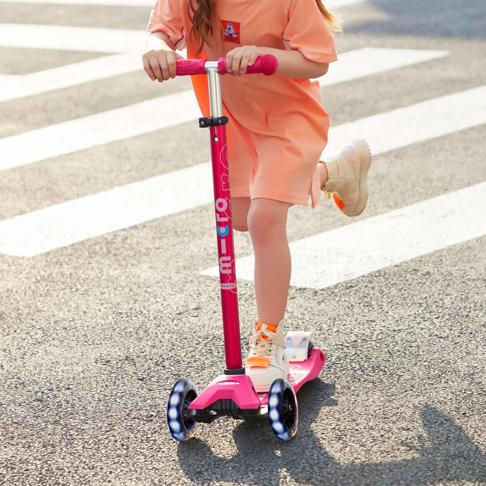 Pink Maxi Deluxe Micro Scooter with LED Light-Up Wheels Age 5-12 MMD077