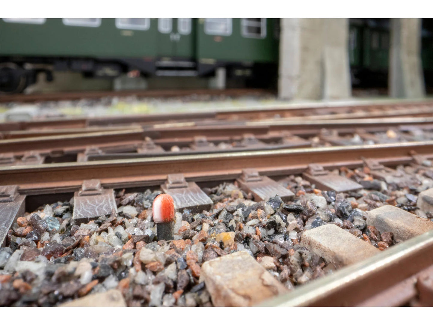 Noch 13607 Boundary Marker 3D Mini 10pcs (Pre-Built) HO Gauge