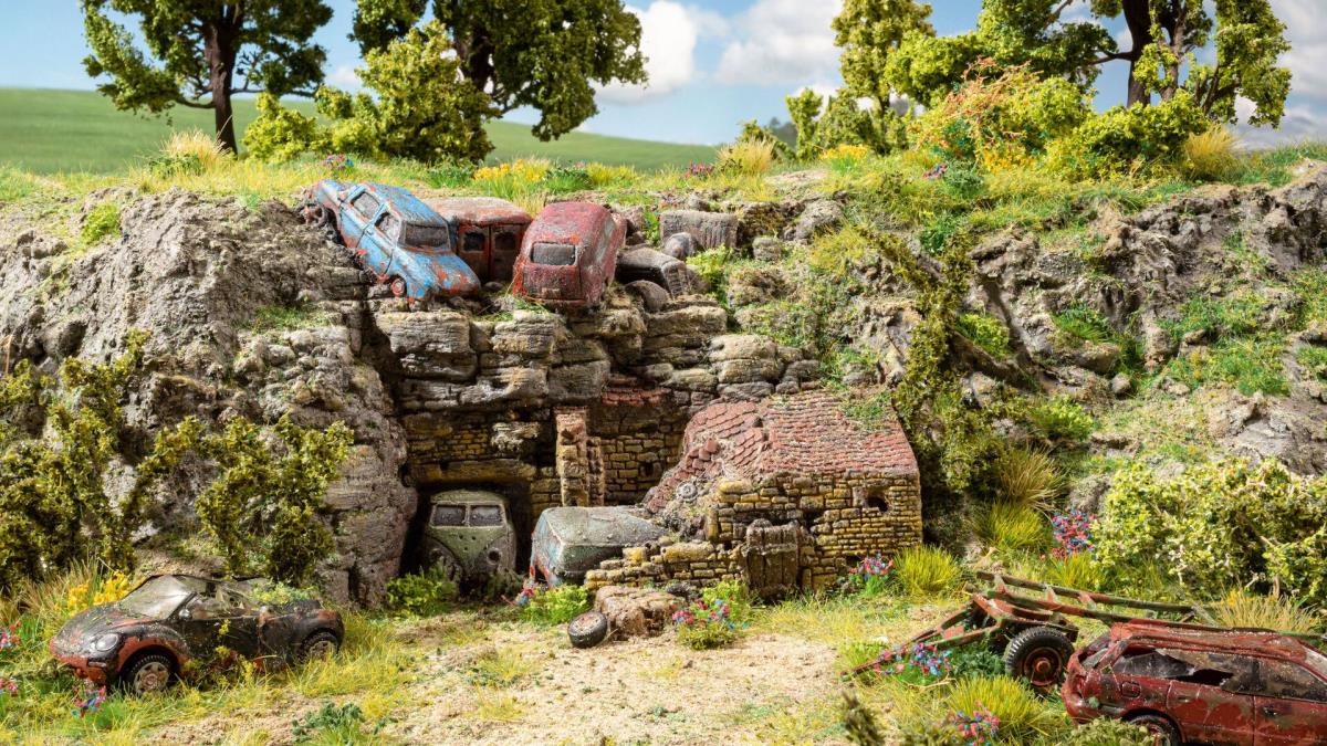 Noch 58617 Car Graveyard Hard Foam Model HO