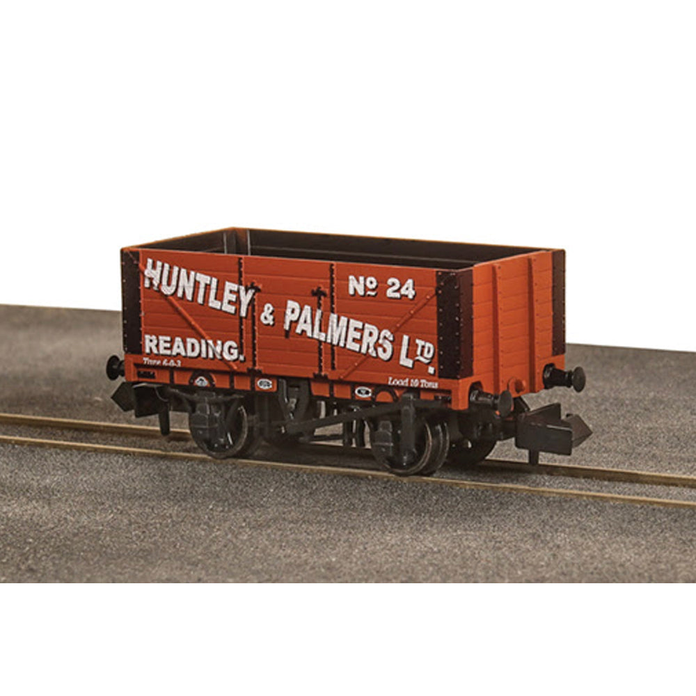 PECO NR-7010P 9ft 7-Plank Open Wagon, Huntley & Palmers No. 24 N Gauge