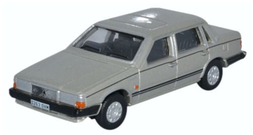 Oxford Diecast 76VO001 Volvo 760 Gold Metallic OO Gauge