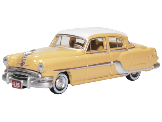 Oxford Diecast 87PC54002 Pontiac Chieftain 4 Door 1954 White/Maize Yellow HO