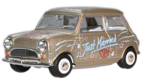 Oxford Diecast MIN016 Mini Car Just Married 1:43