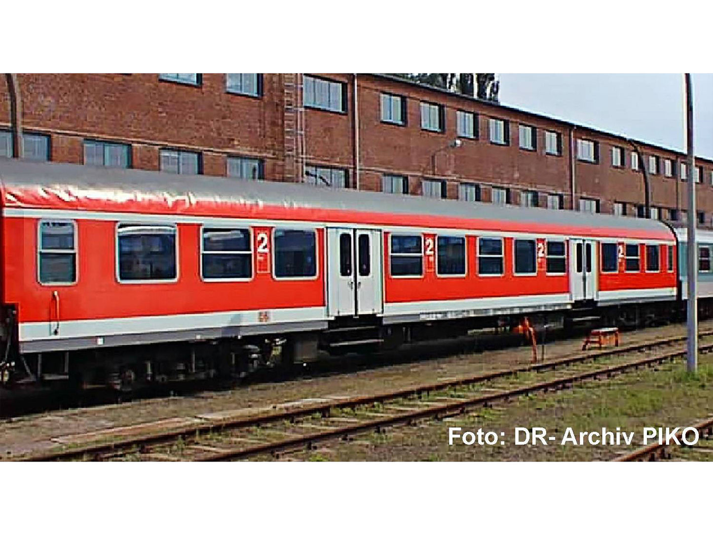 Piko 28008 Expert DBAG 2nd Class Coach V HO Gauge