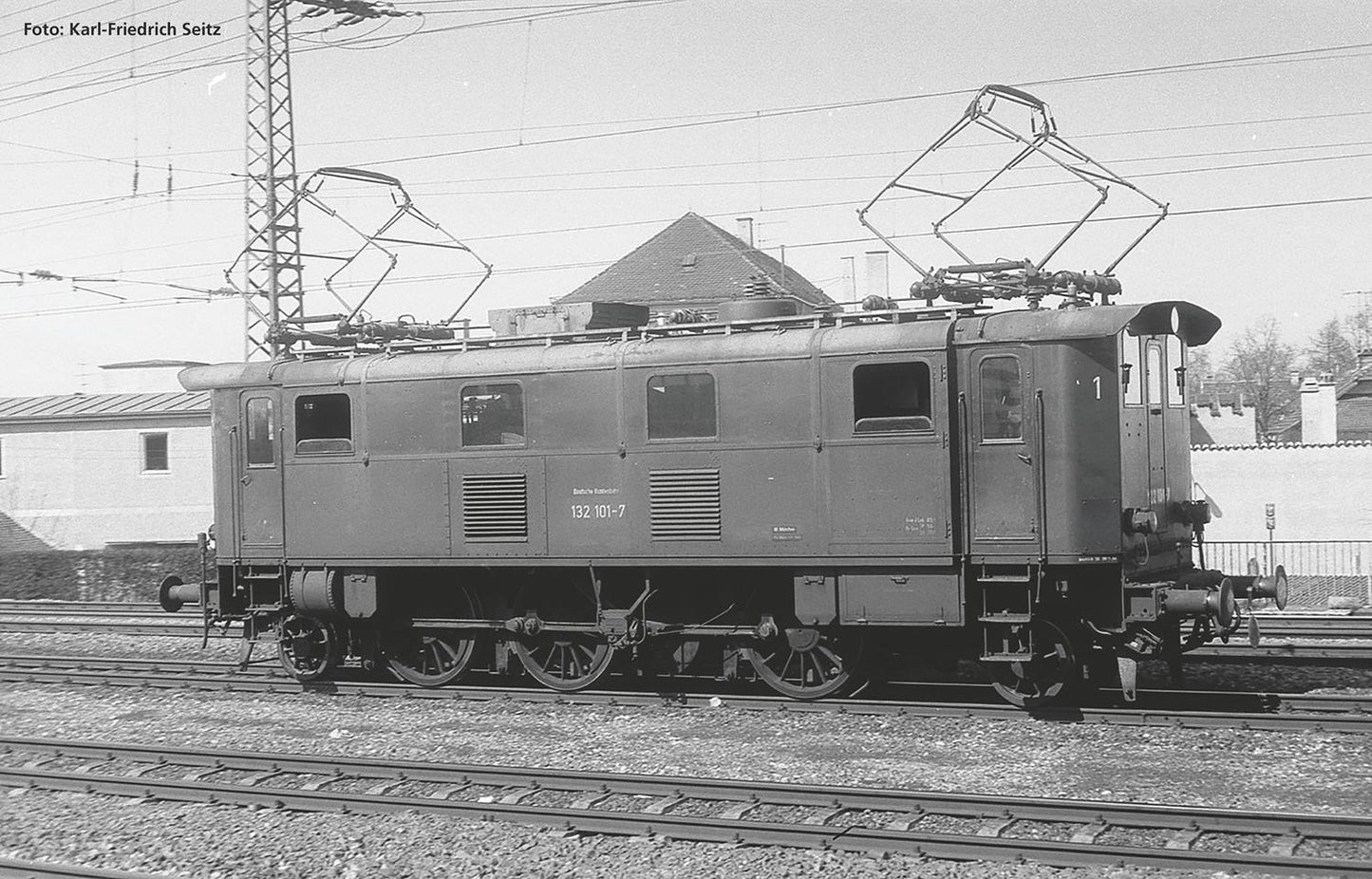 Piko 51415 Expert DB BR132 Electric Locomotive IV (DCC-Sound) HO