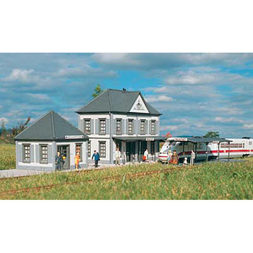 PIKO Neustadt Station Kit G Gauge 62030