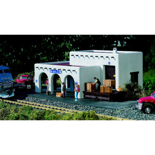 PIKO Santa Fe Station Kit G Gauge 62105