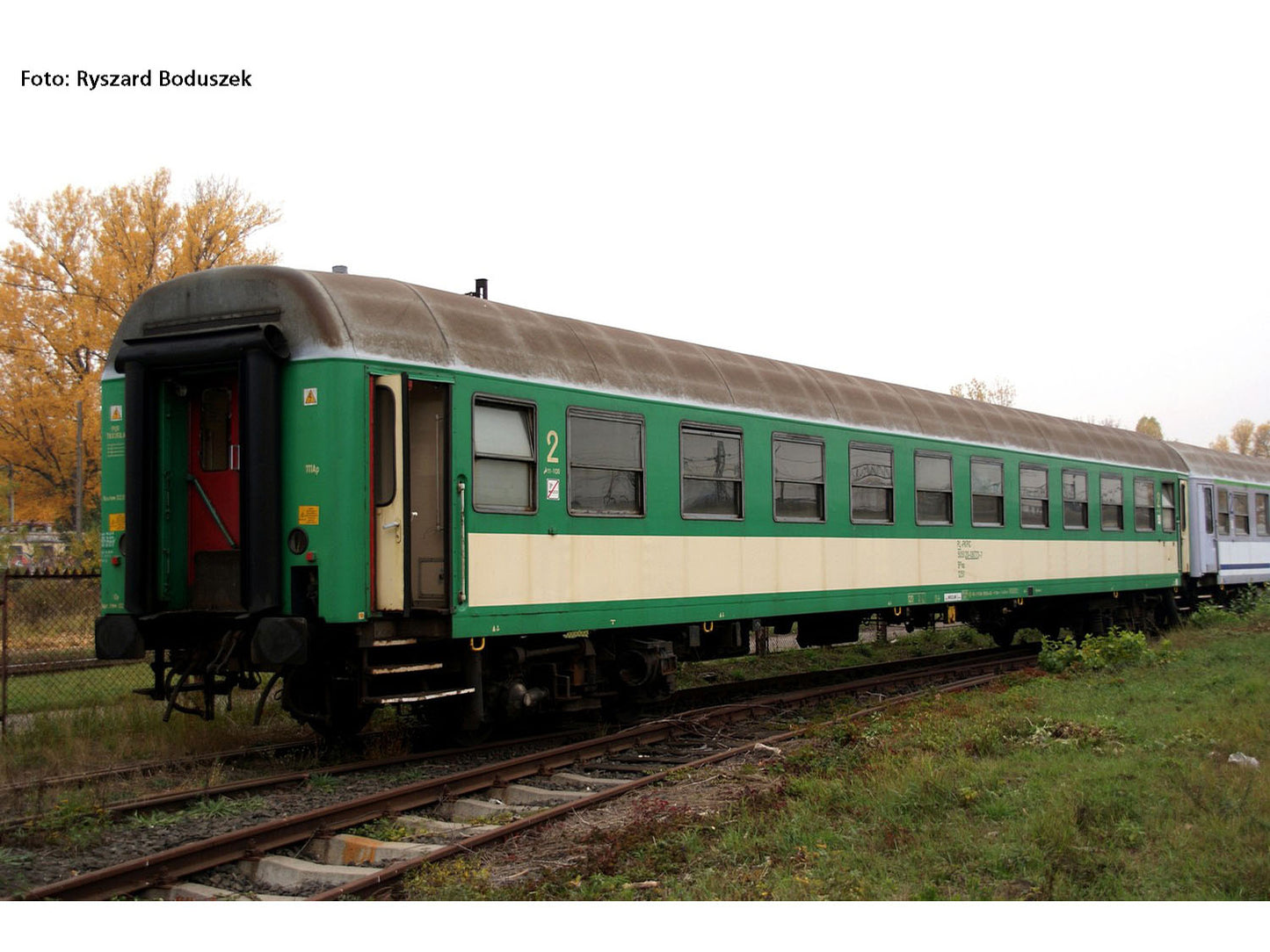 Piko Expert PKP IC 111A 2nd Class Coach VI PK97186 HO Gauge