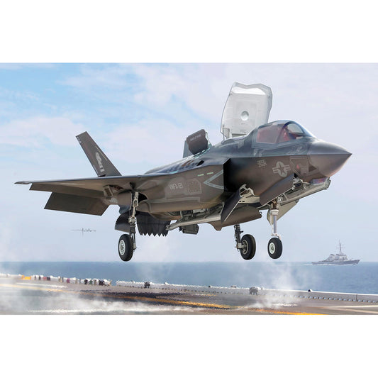 Academy 12569 USMC F-35B Lightning II VMFA-121 Green Knights 1:72 Model Kit