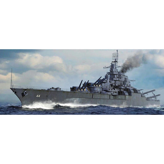 Trumpeter 5784 USS California BB-44 1945 1:700 Model Kit