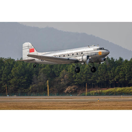 Trumpeter 5813 DC-3 CNAC 1:48 Model Kit