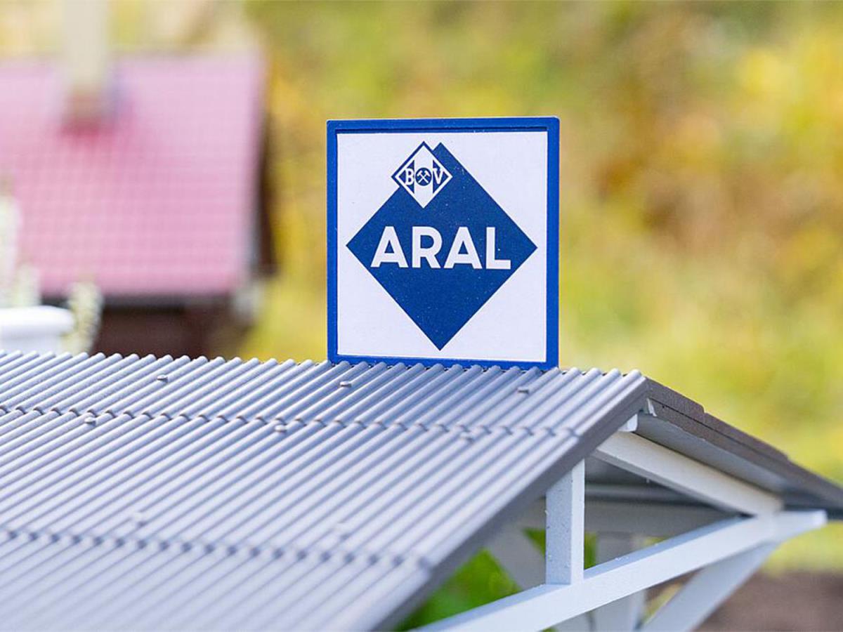 Pola 330821 ARAL Petrol Station with Workshop Kit G Gauge