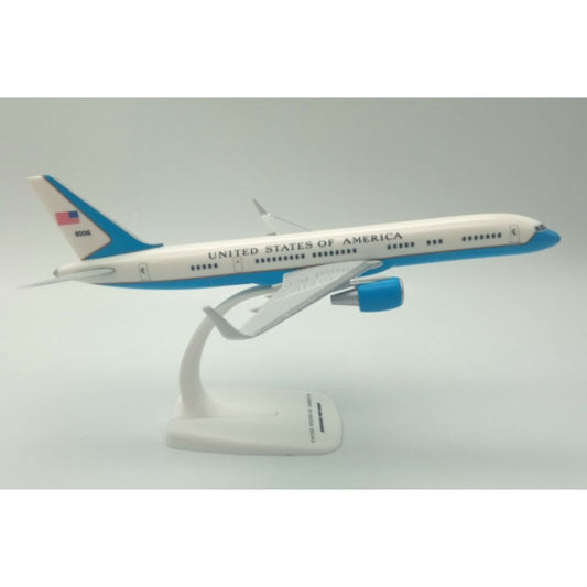 PPC Holland USAF United States of America B757-200 1:200 Model Plane