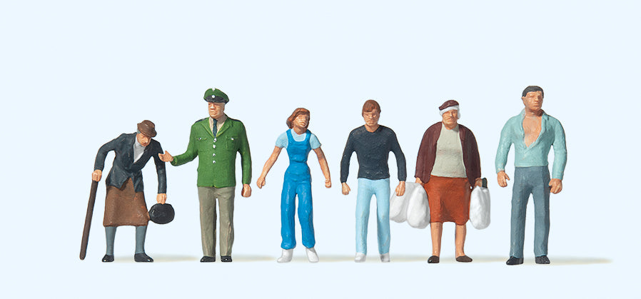 Preiser 10378 Passers By (5) with Policeman Exclusive Figure Set HO