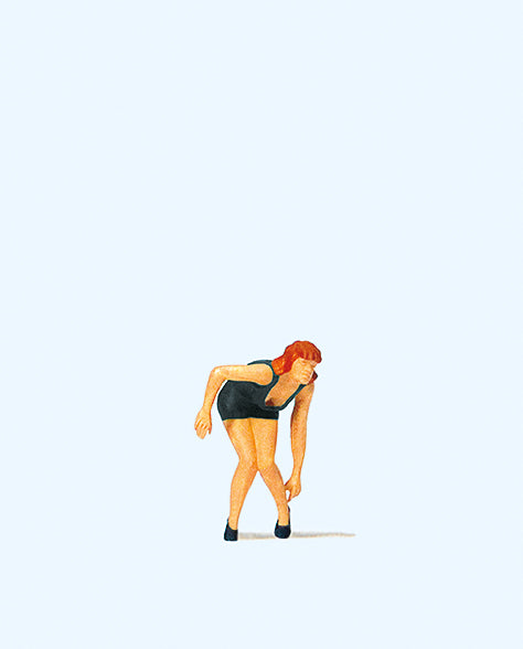 Preiser 28121 Uncomfortable Shoe Figure HO