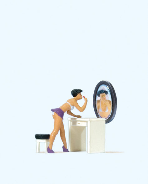 Preiser 28206 Putting on Make Up Figure HO