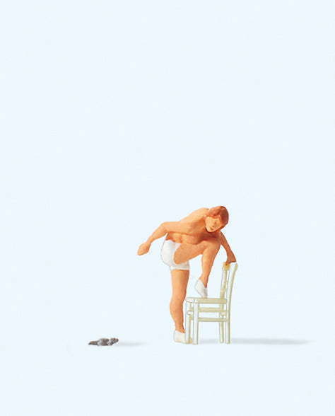 Preiser 29097 Escaping the Mouse Figure HO