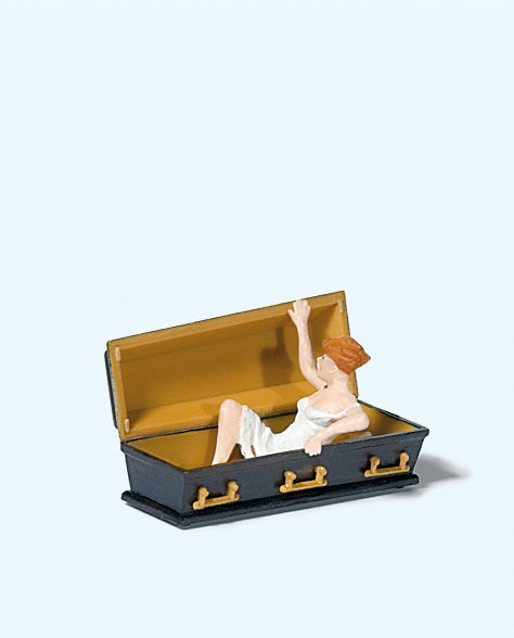 Preiser 29112 Female Vampire Holding Coffin Lid Figure HO