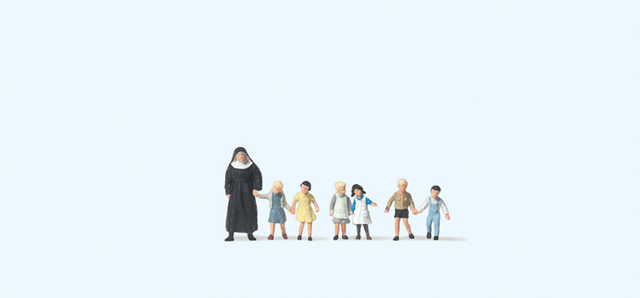 Preiser 79127 Nun with Children (7) Figure Set N Gauge