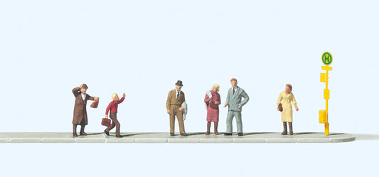 Preiser 79148 Waiting at the Tram Stop (6) Figure Set N Gauge