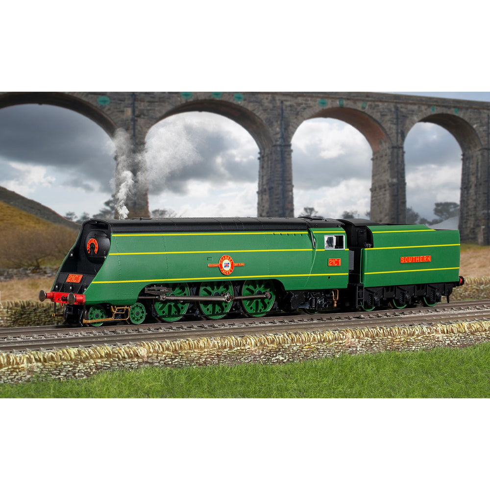 Hornby R30399SS SR Merchant Navy Class 4-6-2 21C1 Channel Packet - Steam Gen.