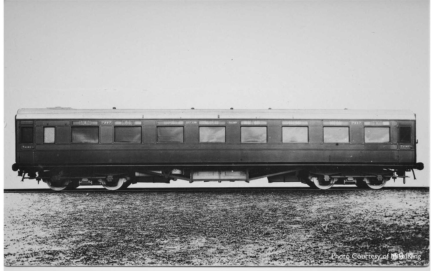 Hornby R40030 SR, Maunsell Third Class Dining Saloon, 1363 - Era 3 OO Gauge