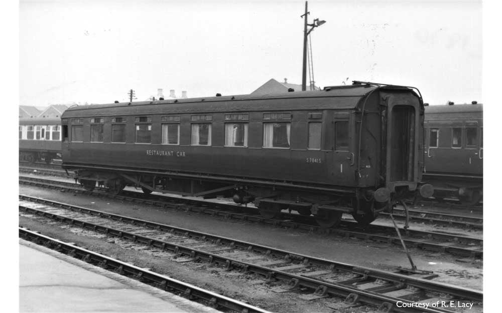 Hornby Coach R40031 BR, Maunsell Composite Diner, 7841 - Era 5