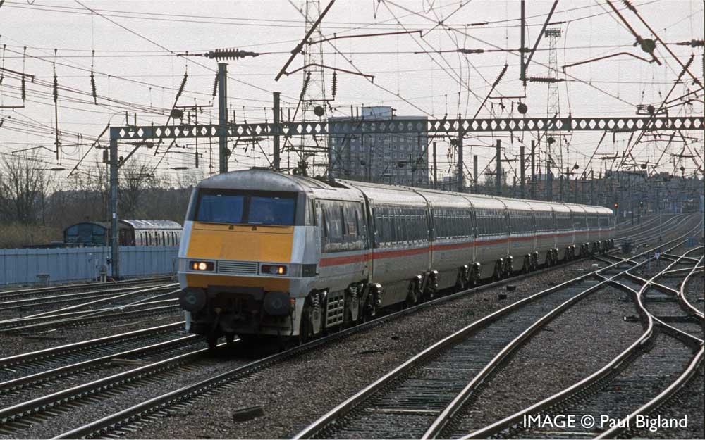 Hornby Coach R40191 BR, Mk4 Standard, Coach A - Era 8