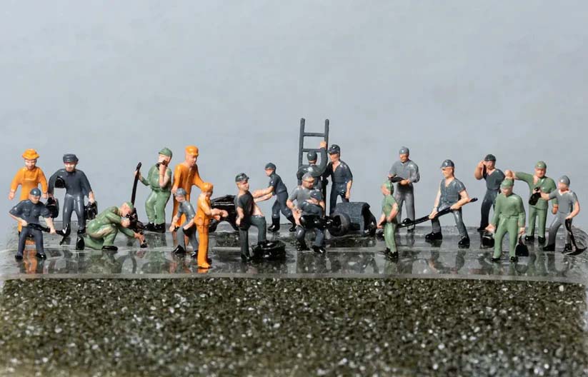 Rock Island Hobby 62100 Working People (24) Figure Set HO