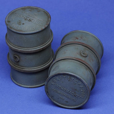 Royal Model 1069 WWII German Fuel Drums 1:48 Resin Kit