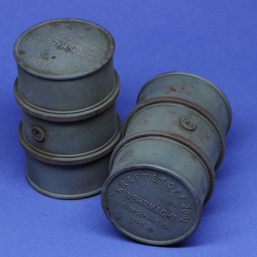 Royal Model 1070 WWII German Fuel Drums 1:72 Resin Kit