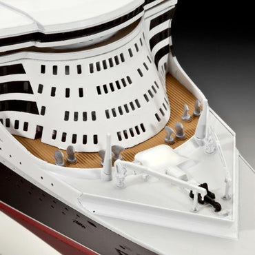 Revell 05231 Queen Mary 2 Cruise Ship 1:700 Model Kit