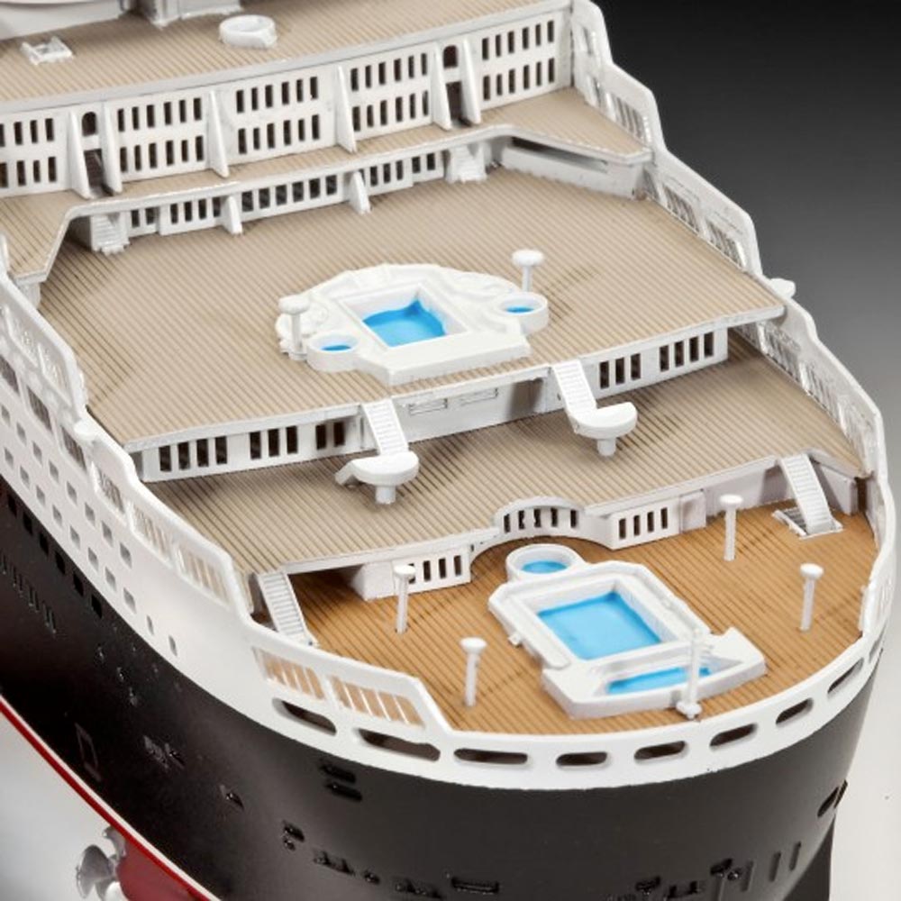 Revell 05231 Queen Mary 2 Cruise Ship 1:700 Model Kit