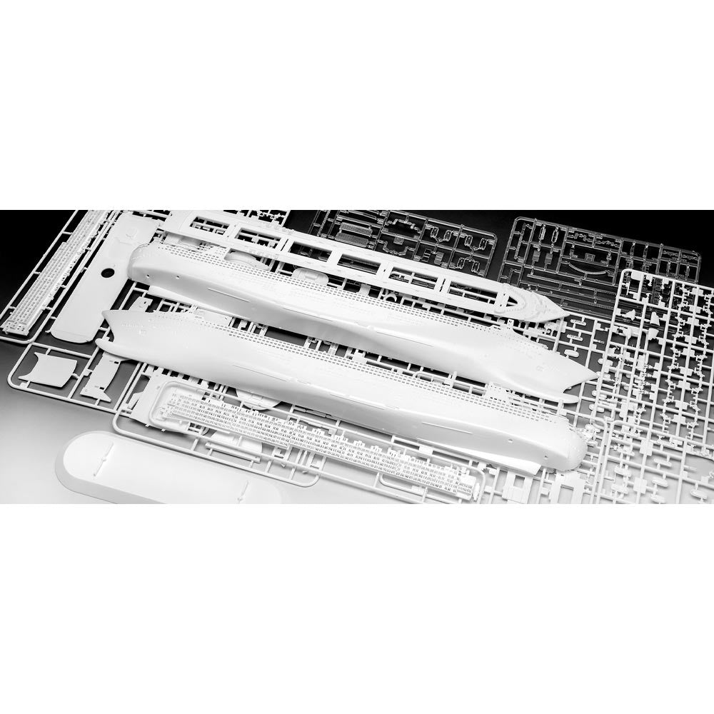 Revell 05231 Queen Mary 2 Cruise Ship 1:700 Model Kit